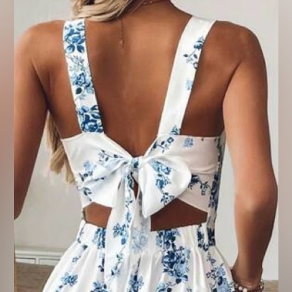 Chic Floral Blue and White Maxi Dress